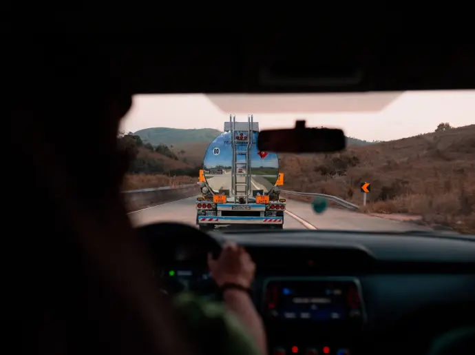 Driver viewpoint navigating towards on-site fuel replenishment station